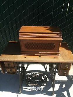 1800's Antique Victorian Singer Sewing Machine