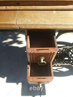 1800's Antique Victorian Singer Sewing Machine