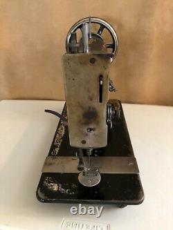 1892 Singer 127 Sphinx treadle sewing machine Antique gold 10867658 black crank
