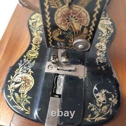 1898 Singer 12 K New Family sewing machine with wooden case Ottoman decal