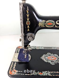 1900 Singer AA173468 Sewing Machine Working