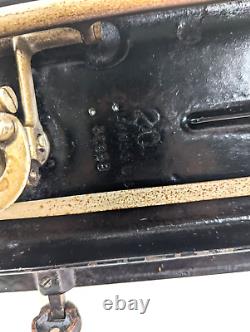 1900 Singer AA173468 Sewing Machine Working