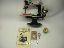 1900's Antique SINGER SEWHANDY Model 20 Childs Toy Sewing Machine