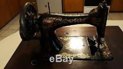 1900's Antique/Vintage Singer HandCrank Sewing Machine with case