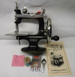 1900's SINGER Antique Singer Model 20 Sewhandy Child's Toy Sewing Machine