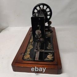 1902 Singer 48K sewing machine with wooden lid
