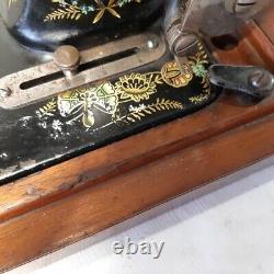 1902 Singer 48K sewing machine with wooden lid