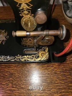 1904 Antique Singer Sewing Machine Model 27-4 Sphinx Treadle # K42663