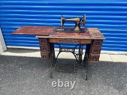 1904 Singer B1351954 Sewing Machine with Cast Iron Treadle Desk Antique Rare