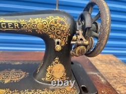 1904 Singer B1351954 Sewing Machine with Cast Iron Treadle Desk Antique Rare