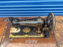 1904 Singer B1351954 Sewing Machine with Cast Iron Treadle Desk Antique Rare