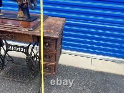 1904 Singer B1351954 Sewing Machine with Cast Iron Treadle Desk Antique Rare