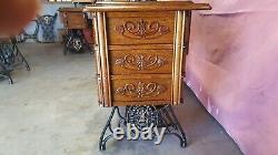 1905 Singer Treadle Sewing Machine With 7 Drawers. Very Ornate