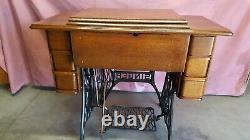 1905 Singer Treadle Sewing Machine With 7 Drawers. Very Ornate