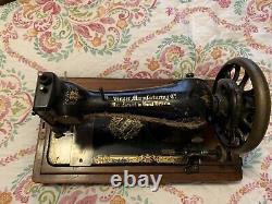 1906 Antique SINGER 28K SEWING MACHINE Hand Crank Coffin Case & Key
