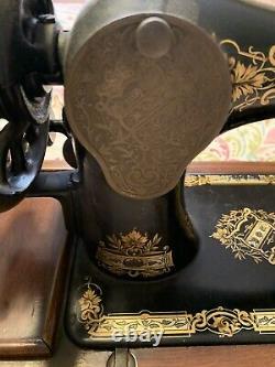 1906 Antique SINGER 28K SEWING MACHINE Hand Crank Coffin Case & Key