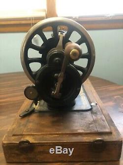1906 Antique Singer 28 HandCrank Sewing Machine H923343