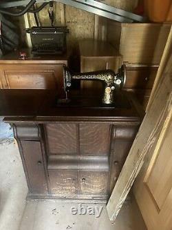 1906 Singer Red Eye Sewing Machine In Tiger Cabinet, Treadle Needs Belt