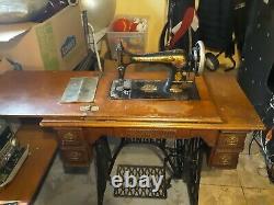 1907 Antique Singer Sewing Machine