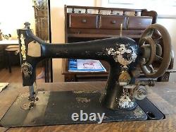 1907 treadle-operated Singer sewing machine USED