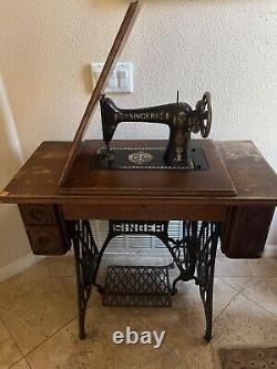 1908 Antique Singer Sewing Machine in Oak Cabinet (Solid Oak Drawers) Series D