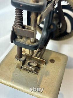 1910 -1934 Singer Sew Handy Model 20 Mini Sewing Machine Childrens Toy