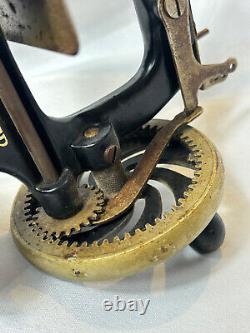 1910 -1934 Singer Sew Handy Model 20 Mini Sewing Machine Childrens Toy