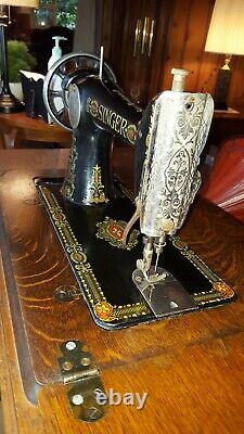 1910 Antique Red-Eye SINGER Sewing Machine & Wood/Iron Table Cabinet G8148002