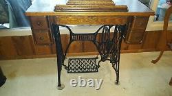 1910 Antique Red-Eye SINGER Sewing Machine & Wood/Iron Table Cabinet G8148002