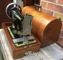 1910 Antique Singer 28K Hand-Crank Sewing Machine with case