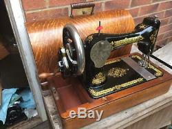 1910 Antique Singer 28K Hand-Crank Sewing Machine with case