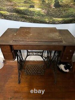 1910 Antique Singer Sewing Machine WithTreadle Cabinet-Working Original G-238325