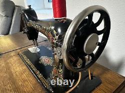 1910 Antique Singer Sowing Machine With Treadle Cabinet Working Condition