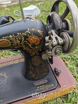 1910 RF 4-8 Singer Sewing Machine with Pedal & Case Series G Red Eye Stenciled