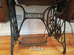 1910 Singer Treadle Sewing Machine with 7 drawer Cabinet Exc. Condition extras