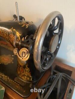 1912 Singer Model 66 Red Eye Sewing Machine! Motor, Light, Wood Case! WORKS