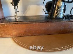 1912 Singer Model 66 Red Eye Sewing Machine! Motor, Light, Wood Case! WORKS