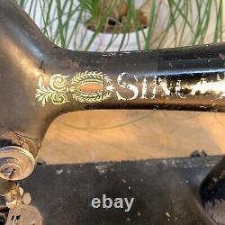 1913 Singer 66 RED EYE Sewing Machine SN G275227 Rusted for Decor or Repair