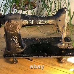 1913 Singer 66 RED EYE Sewing Machine SN G275227 Rusted for Decor or Repair