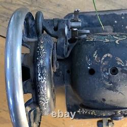 1913 Singer 66 RED EYE Sewing Machine SN G275227 Rusted for Decor or Repair