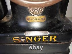 1914 Singer 46 K 33 fur glove and leather Industrial sewing machine on stand