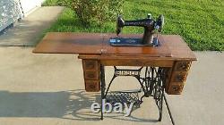 1916 Singer Treadle Sewing Machine. Model 66 With 7 Drawers. Very Ornate