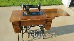 1916 Singer Treadle Sewing Machine. Model 66 With 7 Drawers. Very Ornate