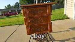 1916 Singer Treadle Sewing Machine. Model 66 With 7 Drawers. Very Ornate