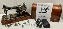 1919 Singer Model 128 La Vencedora Portable Sewing Machine & Oak Bentwood Case