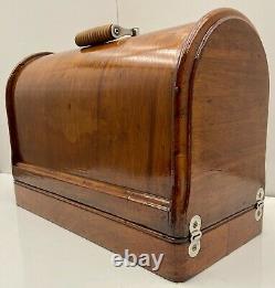 1919 Singer Model 128 La Vencedora Portable Sewing Machine & Oak Bentwood Case