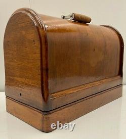 1919 Singer Model 128 La Vencedora Portable Sewing Machine & Oak Bentwood Case