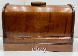 1919 Singer Model 128 La Vencedora Portable Sewing Machine & Oak Bentwood Case