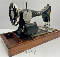 1919 Singer Model 128 La Vencedora Portable Sewing Machine & Oak Bentwood Case