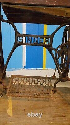 1919 Singer Sewing Machine with original table Beautiful Vintage Antique